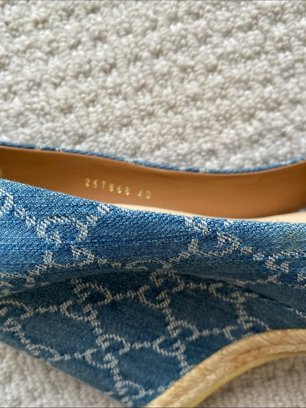 Gucci Charlotte Size 40 Blue GG Denim Horsebit Peep Toe Wedge Pumps
